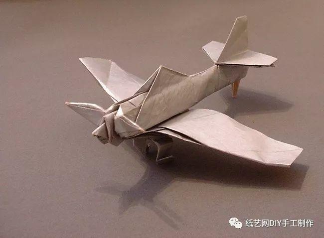 最牛的12种纸飞机(最牛的12种纸飞机折法图片)