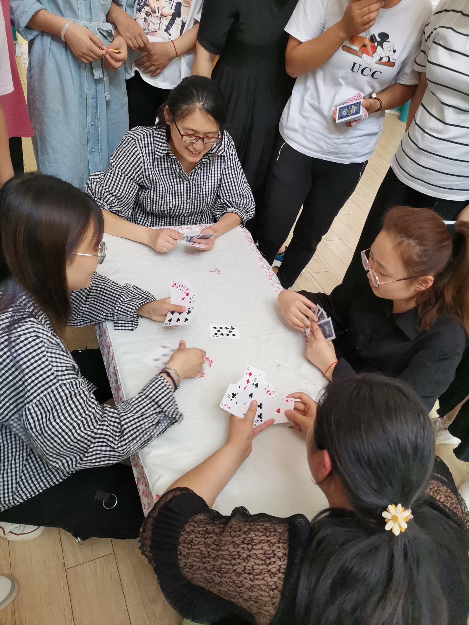 扑克牌有几种玩法双人(扑克牌有几种玩法双人小孩子)