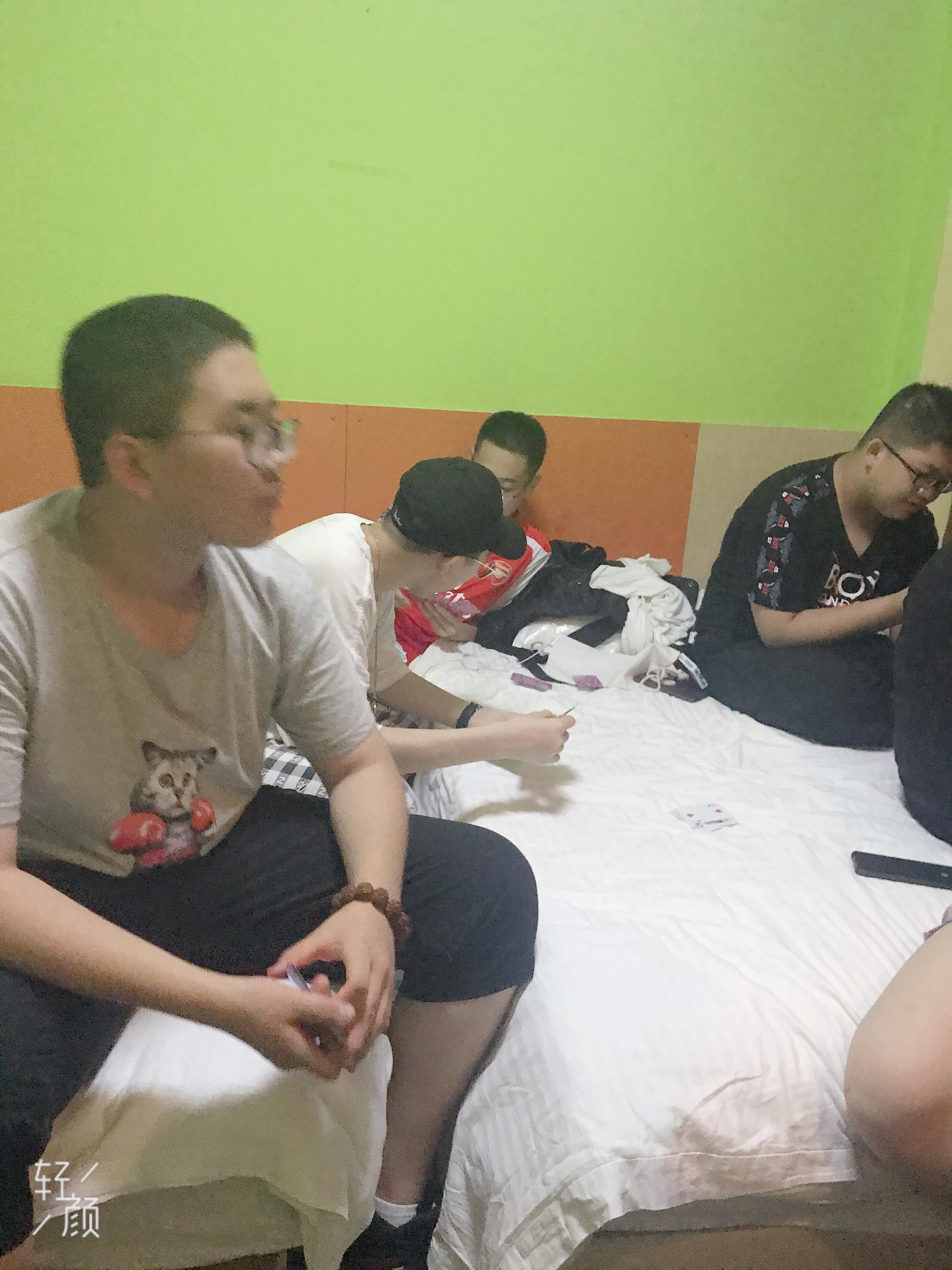 包含晚上做运动打扑克软件下载的词条