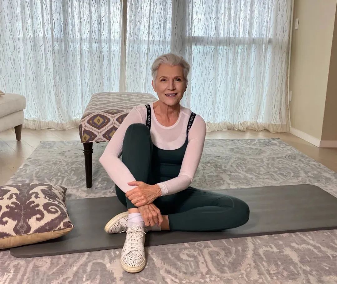 mayemusk_梅耶马斯克模特图片